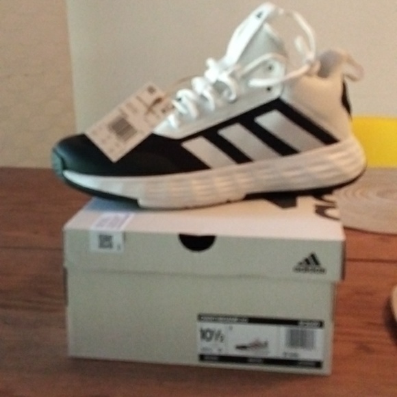 adidas OWNTHEGAME 2.0 - Picture 10 of 16